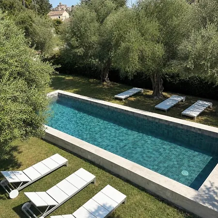 Derriere Le Miroir, Art, Piscine Et Pool House