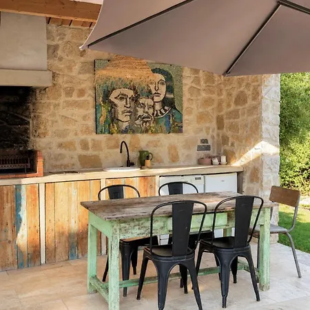Derriere Le Miroir, Art, Piscine Et Pool House